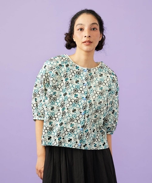 Jocomomola(ホコモモラ)の「Semilla フラワー総刺繍ブラウス(シャツ/ブラウス・レディース・アイボリー/ブルー・40)」の2枚目の写真