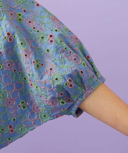 Jocomomola(ホコモモラ)の「Semilla フラワー総刺繍ブラウス(シャツ/ブラウス・レディース・アイボリー/ブルー・40)」の20枚目の写真