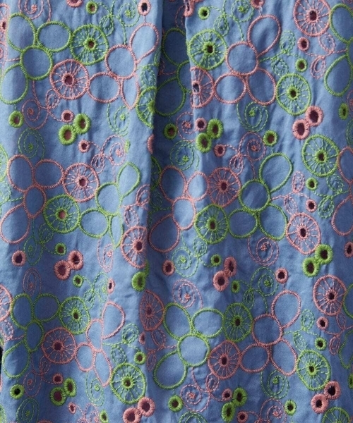 Jocomomola(ホコモモラ)の「Semilla フラワー総刺繍ブラウス(シャツ/ブラウス・レディース・アイボリー/ブルー・40)」の5枚目の写真