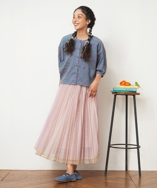 Jocomomola(ホコモモラ)の「Semilla フラワー総刺繍ブラウス(シャツ/ブラウス・レディース・アイボリー/ブルー・40)」の9枚目の写真