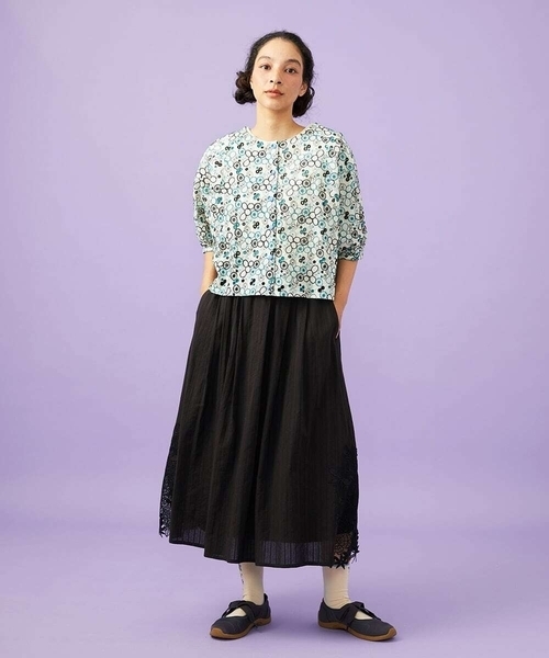 Jocomomola(ホコモモラ)の「Semilla フラワー総刺繍ブラウス(シャツ/ブラウス・レディース・アイボリー/ブルー・40)」の17枚目の写真