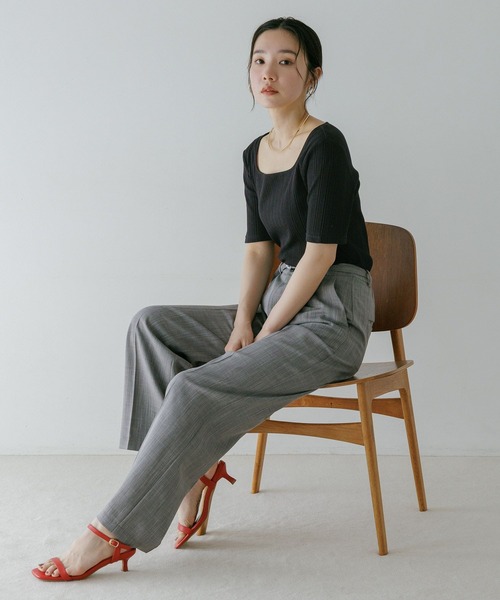 Andemiu(アンデミュウ)の「リブTシャツ659231(Tシャツ/カットソー・レディース・チャコールグレー/オフホワイト/ブラック・FREE)」の13枚目の写真