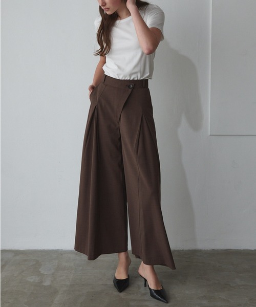ORGUE(オルグ)の「Cross tuck pants/クロスタックパンツ(スラックス・レディース・ベージュ/ブラウン/グレー・SMALL/MEDIUM)」の3枚目の写真