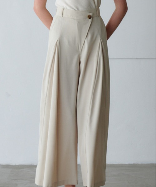 ORGUE(オルグ)の「Cross tuck pants/クロスタックパンツ(スラックス・レディース・ベージュ/ブラウン/グレー・SMALL/MEDIUM)」の7枚目の写真