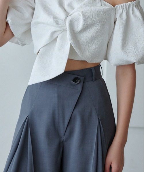 ORGUE(オルグ)の「Cross tuck pants/クロスタックパンツ(スラックス・レディース・ベージュ/ブラウン/グレー・SMALL/MEDIUM)」の10枚目の写真