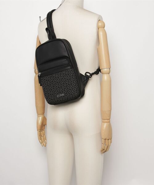 Guess(ゲス)の「RIORSON Sling Bag ボディバッグ メンズバッグ(ボディバッグ/ウエストポーチ・メンズ・ダークグレー・ONE SIZE)」の2枚目の写真