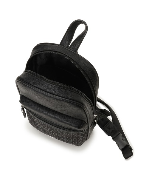 Guess(ゲス)の「RIORSON Sling Bag ボディバッグ メンズバッグ(ボディバッグ/ウエストポーチ・メンズ・ダークグレー・ONE SIZE)」の10枚目の写真