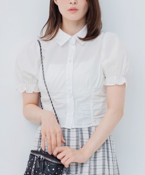 ems excite(エムズエキサイト)の「ウエストシャーリングシャツ(シャツ/ブラウス・レディース・ブルー/ブラック系その他2/ホワイト・FREE)」の1枚目の写真