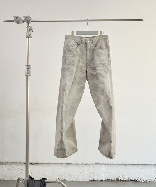 NVRFRGT(ネヴァーフォーゲット)の「3D TWISTED WIDE LEG JEANS(デニムパンツ・メンズ・グレー・1/2/3)」の4枚目の写真