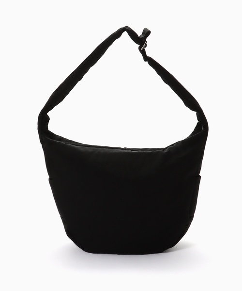 ITTI(イッチ)の「ITTI / イッチ ANNIE PUFFER BIG MOON BAG(ショルダーバッグ・メンズ・ブラック・FREE)」の3枚目の写真