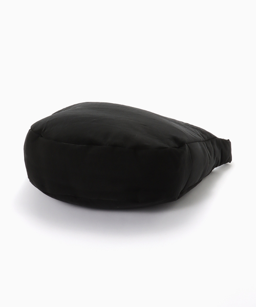 ITTI(イッチ)の「ITTI / イッチ ANNIE PUFFER BIG MOON BAG(ショルダーバッグ・メンズ・ブラック・FREE)」の4枚目の写真