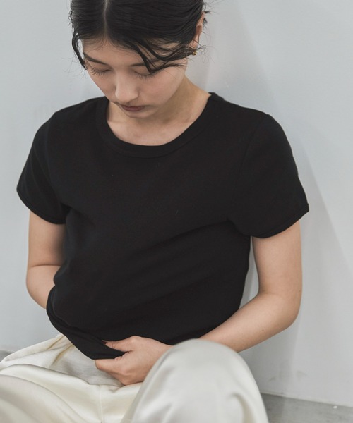 feepur(フェピュール)の「ソフトタッチコンパクトTee(Tシャツ/カットソー・レディース・ブラック/オフホワイト/ピンク/オートミール/イエロー・MEDIUM)」の1枚目の写真