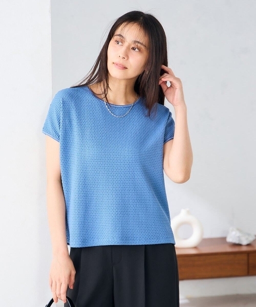 a.v.v(アーヴェヴェ)の「ぽこぽこトップス(Tシャツ/カットソー・レディース・アイボリー/ブラック/ブルー・38/40/36)」の1枚目の写真