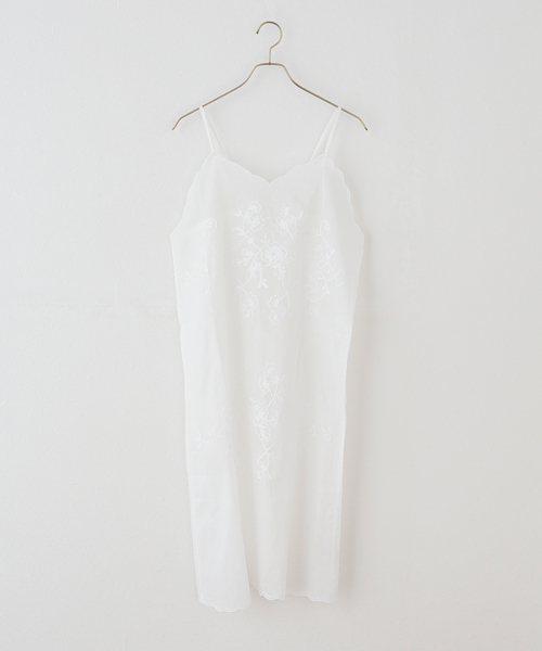 sara mallika(サラ マリカ)の「【SARA MALLIKA/サラマリカ】Organza Arai Embroidery Cami Dress(ワンピース・レディース・ブラック/ホワイト・FREE)」の2枚目の写真