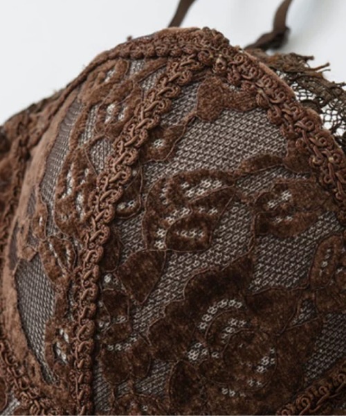 LA POMME petit(ラポミ・プチ)の「Texture Lace Padded Cami(キャミソール・レディース・ブラック/レッド/ブラウン/ホワイト・FREE)」の5枚目の写真