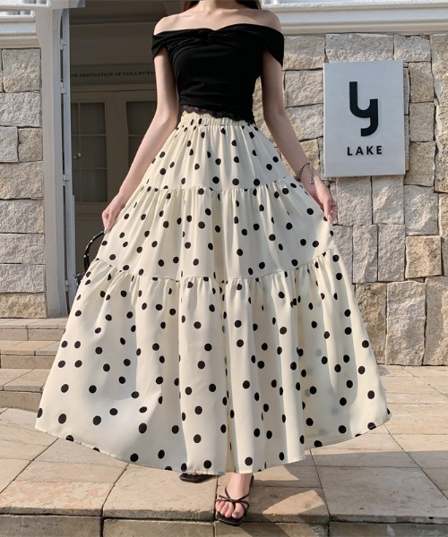 CHUL(チュル)の「ドット柄ティアードロングスカート フェミニン きれいめ ボトムス(スカート・レディース・ブラック/ホワイト・SMALL/MEDIUM/LARGE/X-LARGE)」の5枚目の写真