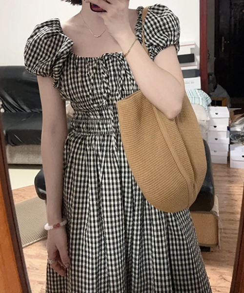 AMAJI(アマジ)の「チェック柄 パフスリーブ ワンピース(ワンピース・レディース・ブラック・SMALL/MEDIUM/LARGE/X-LARGE)」の3枚目の写真