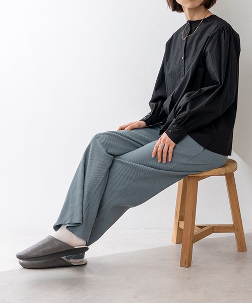 MONO KOTO DEPT.（モノコトデプト）の「らくらくマタニティリブパンツ（スラックス・レディース・グレイッシュベージュ/グレイッシュブルー/ライトグリーン/チャコールグレー/ブラック/アイボリー・M/L）」の16枚目の写真