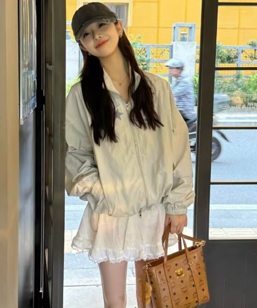Ritzy(リッツィー)の「星柄プリント ルーズシルエット ブルゾン(ブルゾン・レディース・グレー・M/S/L)」の5枚目の写真