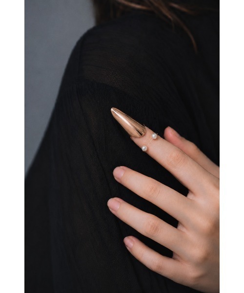 O1Jewerly(オーワンジュエリー)の「【O1jewelry オーワンジュエリー】 レディースリング シルバー925 淡水パール ファランジリング ネイルリング(リング・レディース・ピンクゴールド/シルバー/ゴールド・S)」の1枚目の写真
