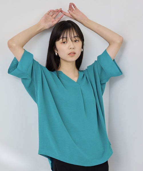 NAVY(ネイビー)の「【SARARI /サラリ】冷感 シフォン使い スキッパーネック シボ生地 UVカット DRY プルオーバー(Tシャツ/カットソー・レディース・ブラック/ターコイズブルー/グレイッシュベージュ/オフホワイト・L/M)」の4枚目の写真