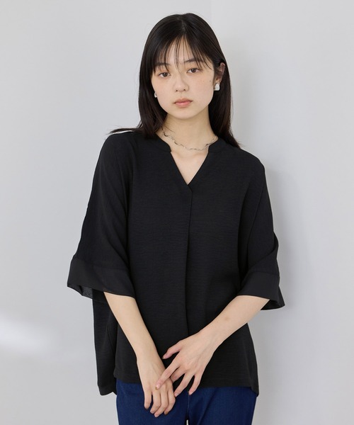 NAVY(ネイビー)の「【SARARI /サラリ】冷感 シフォン使い スキッパーネック シボ生地 UVカット DRY プルオーバー(Tシャツ/カットソー・レディース・ブラック/ターコイズブルー/グレイッシュベージュ/オフホワイト・L/M)」の2枚目の写真