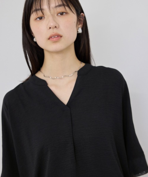 NAVY(ネイビー)の「【SARARI /サラリ】冷感 シフォン使い スキッパーネック シボ生地 UVカット DRY プルオーバー(Tシャツ/カットソー・レディース・ブラック/ターコイズブルー/グレイッシュベージュ/オフホワイト・L/M)」の16枚目の写真
