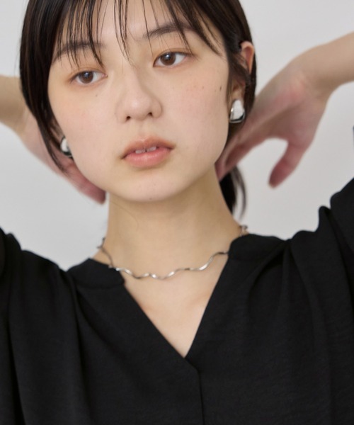 NAVY(ネイビー)の「【SARARI /サラリ】冷感 シフォン使い スキッパーネック シボ生地 UVカット DRY プルオーバー(Tシャツ/カットソー・レディース・ブラック/ターコイズブルー/グレイッシュベージュ/オフホワイト・L/M)」の17枚目の写真