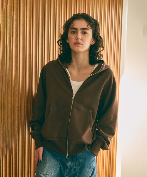 kha:ki（カーキ）の「「KHA:KI / カーキ」ZIP UP HOODIE（Tシャツ/カットソー・レディース・ピンク/ブラウン/アッシュグレー/ブラック・1/2）」の3枚目の写真