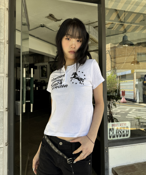 UNTITLED SEOUL(アンタイトル ソウル)の「ユニコーンヘンリーネッククロップ半袖ホワイト(Tシャツ/カットソー・レディース・その他・SMALL/MEDIUM)」の1枚目の写真