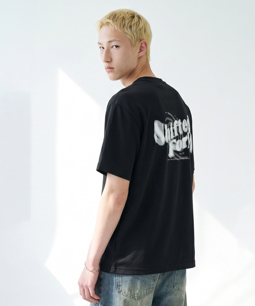 CHASECULT(チェイスカルト)の「共用クールブラーグラフィック半袖Tシャツ-FCRU5829E03(Tシャツ/カットソー・メンズ・ブラック・90/110/105/100/95)」の2枚目の写真
