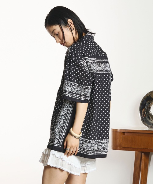 INDIA IS BEAUTIFUL（インディアイズビューティフル）の「【ROSE BUD別注】INDIA IS BEAUTIFUL/SHORT-SLEEVE PRINTED SHIRT（シャツ/ブラウス・レディース・ブラック/ブルー・ONE SIZE）」の4枚目の写真