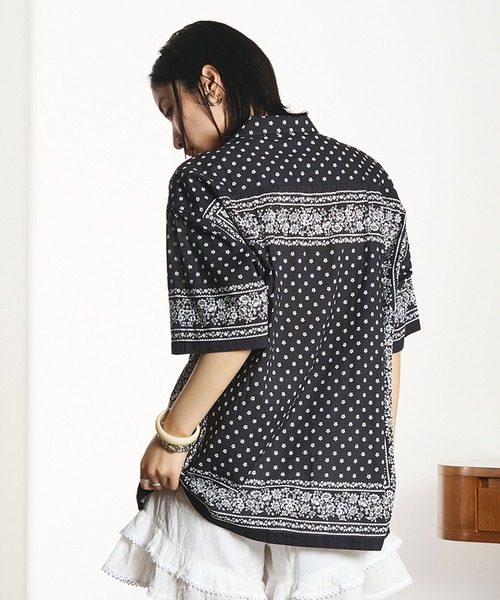 INDIA IS BEAUTIFUL（インディアイズビューティフル）の「【ROSE BUD別注】INDIA IS BEAUTIFUL/SHORT-SLEEVE PRINTED SHIRT（シャツ/ブラウス・レディース・ブラック/ブルー・ONE SIZE）」の5枚目の写真