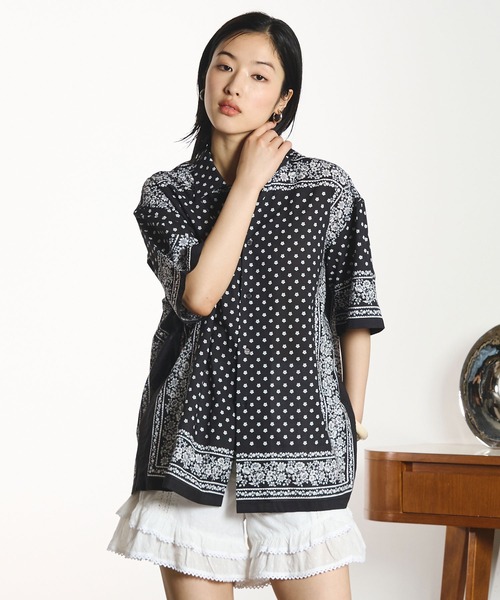 INDIA IS BEAUTIFUL（インディアイズビューティフル）の「【ROSE BUD別注】INDIA IS BEAUTIFUL/SHORT-SLEEVE PRINTED SHIRT（シャツ/ブラウス・レディース・ブラック/ブルー・ONE SIZE）」の3枚目の写真