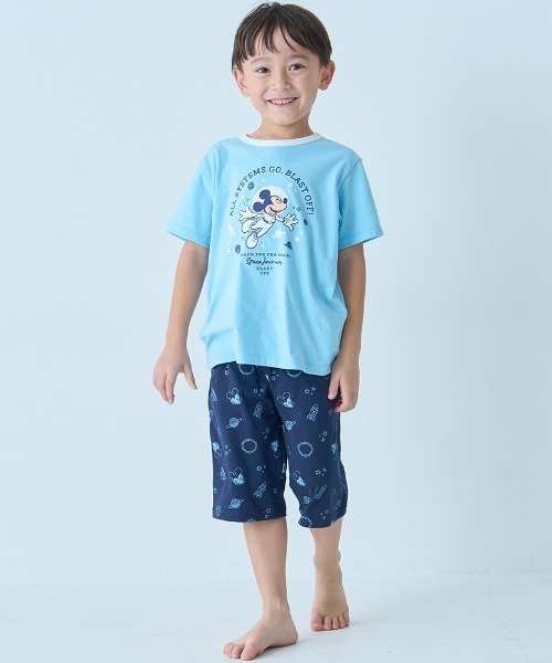 Disney(ディズニー)の「お腹の冷えを防ぐ!薄くて涼しい蓄光プリントパジャマ(選べるキャラクター)(ルームウェア/パジャマ・キッズ・ホワイト/ブルー・120/110/100/140/130)」の1枚目の写真