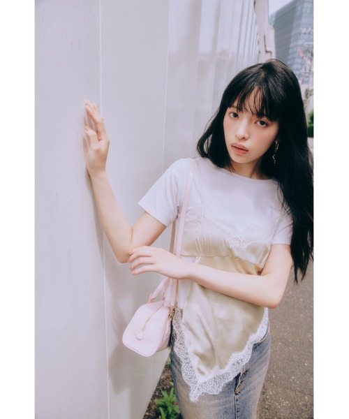 LILY BROWN（リリーブラウン）の「サテンキャミドッキングトップス（Tシャツ/カットソー・レディース・ピンク/ブラック/アイボリー・F）」の4枚目の写真