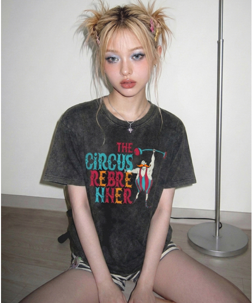 REBRENNER（リブレンナー）の「DTFサーカスショーピグメントクロップ半袖Tシャツチャコール（Tシャツ/カットソー・レディース・その他・MEDIUM/LARGE/X-LARGE）」の3枚目の写真
