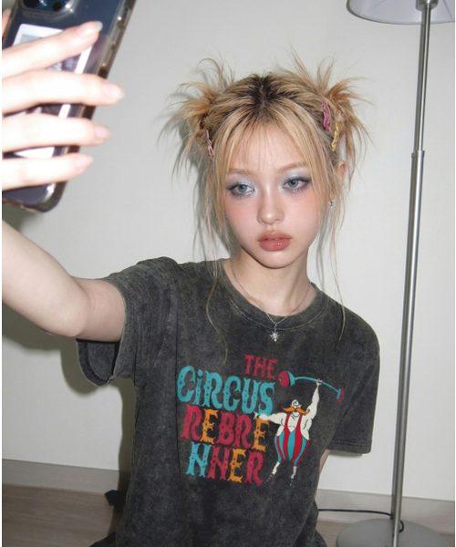 REBRENNER（リブレンナー）の「DTFサーカスショーピグメントクロップ半袖Tシャツチャコール（Tシャツ/カットソー・レディース・その他・MEDIUM/LARGE/X-LARGE）」の4枚目の写真