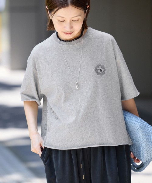 IENA(イエナ)の「《追加》Work of Art Kendai/ワークオブアートケンダイ グラフィック Tシャツ(Tシャツ/カットソー・レディース・チャコールグレー/ホワイト・FREE)」の6枚目の写真