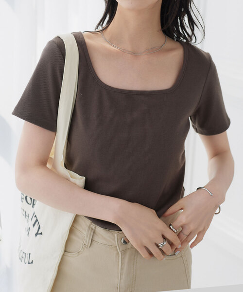 KOBE LETTUCE(コウベレタス)の「スクエアネックリブカットソー(Tシャツ/カットソー・レディース・ブラック/グリーン系/グレー/グレイッシュベージュ/ブラウン/オフホワイト・L/M)」の4枚目の写真