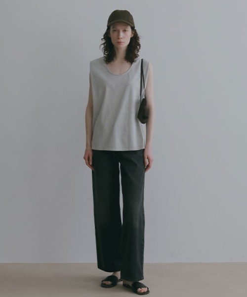 ETRE TOKYO(エトレトウキョウ)の「ショルダータックスリーブレスプルオーバー(Tシャツ/カットソー・レディース・ブラック/グレー/ホワイト・FREE)」の4枚目の写真