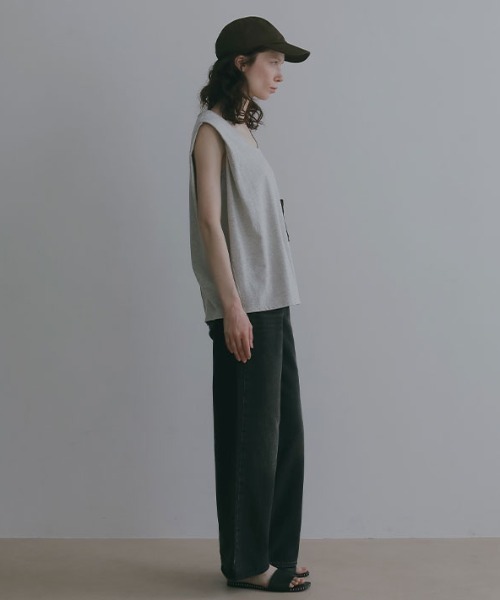 ETRE TOKYO(エトレトウキョウ)の「ショルダータックスリーブレスプルオーバー(Tシャツ/カットソー・レディース・ブラック/グレー/ホワイト・FREE)」の5枚目の写真