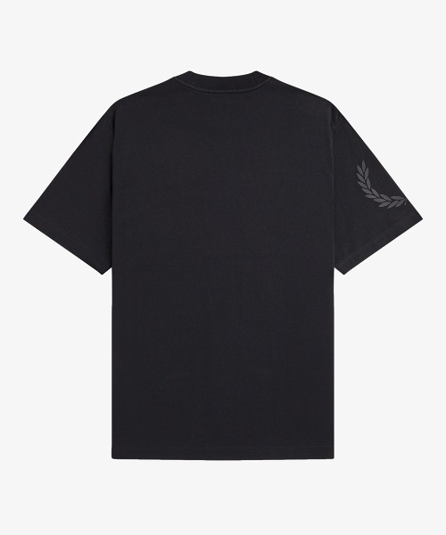 FRED PERRY(フレッドペリー)の「【ZOZO限定!!】Reflective Laurel Wreath T-Shirt/リフレクティブローレルリースTシャツ(Tシャツ/カットソー・メンズ・ベージュ/ブラック・S/L/M)」の11枚目の写真