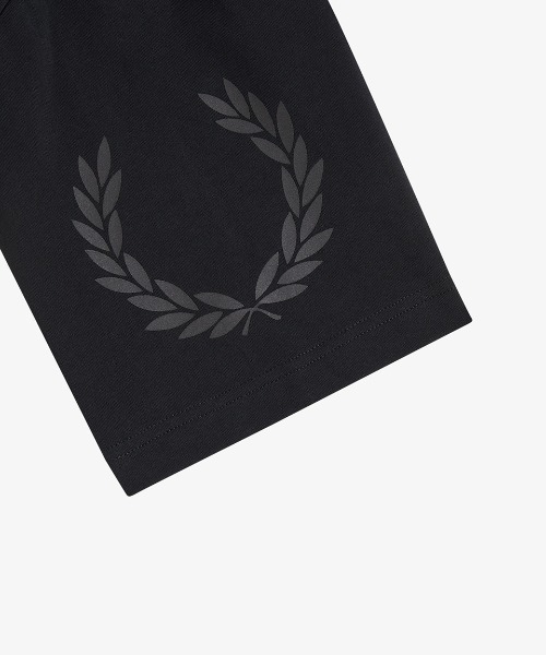 FRED PERRY(フレッドペリー)の「【ZOZO限定!!】Reflective Laurel Wreath T-Shirt/リフレクティブローレルリースTシャツ(Tシャツ/カットソー・メンズ・ベージュ/ブラック・S/L/M)」の12枚目の写真