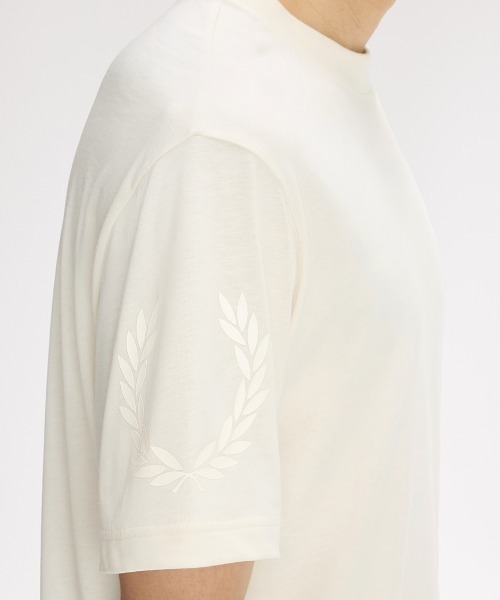 FRED PERRY(フレッドペリー)の「【ZOZO限定!!】Reflective Laurel Wreath T-Shirt/リフレクティブローレルリースTシャツ(Tシャツ/カットソー・メンズ・ベージュ/ブラック・S/L/M)」の18枚目の写真