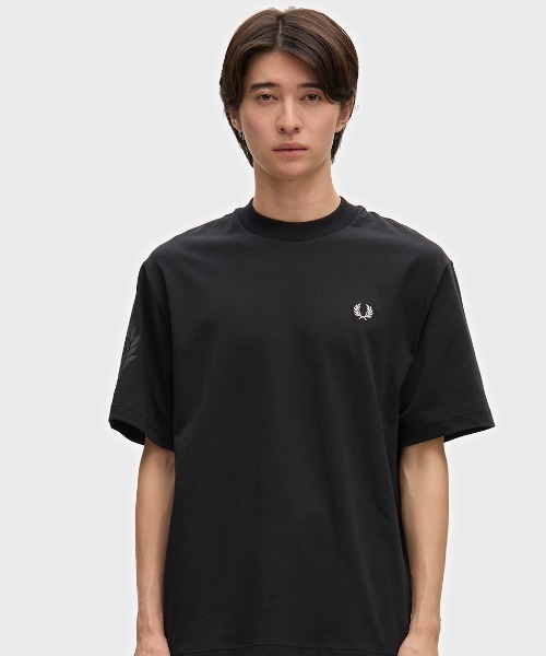 FRED PERRY(フレッドペリー)の「【ZOZO限定!!】Reflective Laurel Wreath T-Shirt/リフレクティブローレルリースTシャツ(Tシャツ/カットソー・メンズ・ベージュ/ブラック・S/L/M)」の6枚目の写真