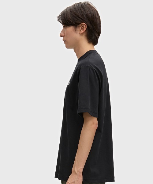 FRED PERRY(フレッドペリー)の「【ZOZO限定!!】Reflective Laurel Wreath T-Shirt/リフレクティブローレルリースTシャツ(Tシャツ/カットソー・メンズ・ベージュ/ブラック・S/L/M)」の7枚目の写真