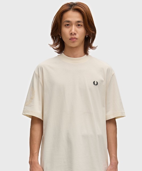 FRED PERRY(フレッドペリー)の「【ZOZO限定!!】Reflective Laurel Wreath T-Shirt/リフレクティブローレルリースTシャツ(Tシャツ/カットソー・メンズ・ベージュ/ブラック・S/L/M)」の14枚目の写真