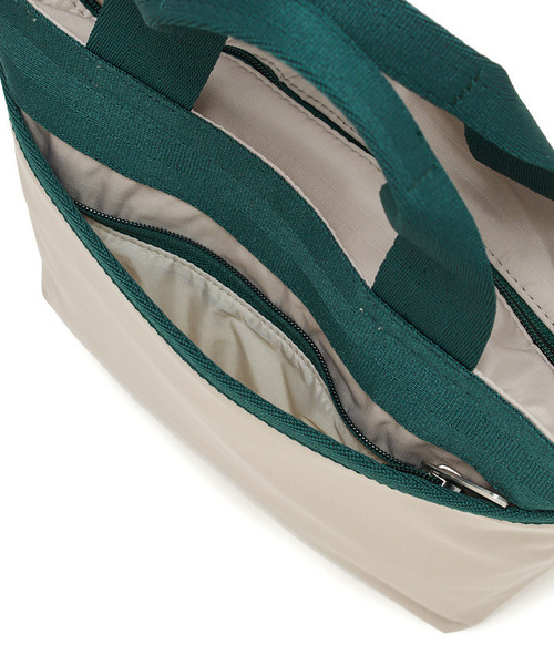 LeSportsac(レスポートサック)の「SMALL BUCKET TOTE ドリフトストーン/エデングリーン(トートバッグ・レディース・グレー・FREE)」の9枚目の写真