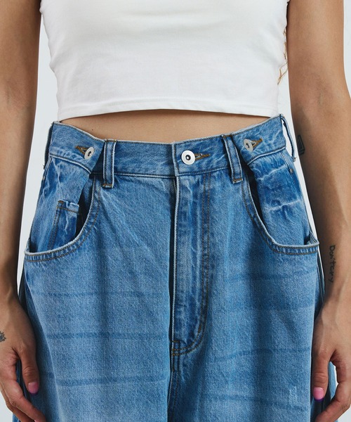 ROSE BUD(ローズバッド)の「mici/RIVETED DENIM PANTS(デニムパンツ・レディース・ライトインディゴブルー/ブラック・M/S)」の3枚目の写真